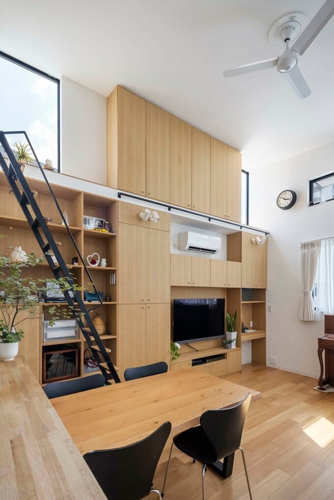 テレビ横にカウンターを設置