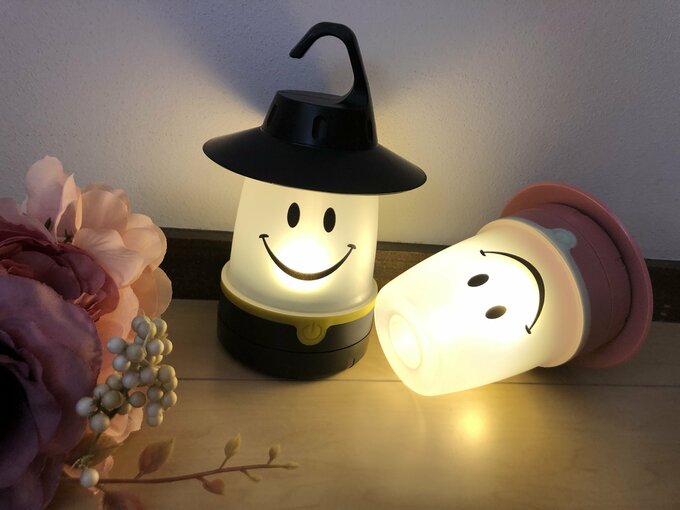 キャンプグッズのスマイルランタン