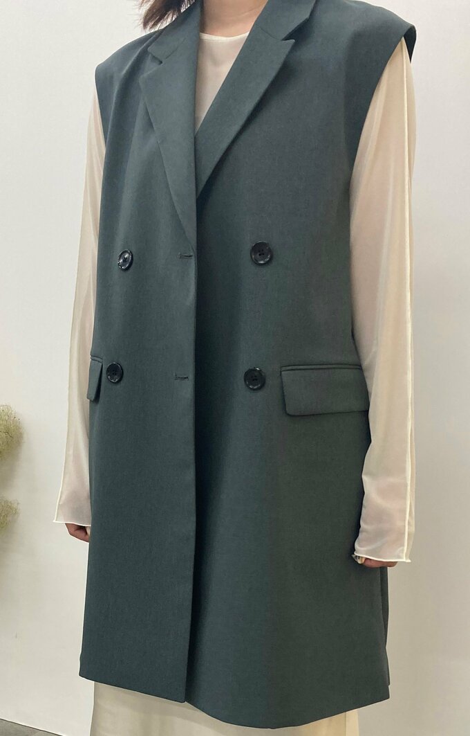 GUのオーバーサイズダブルブレストベスト