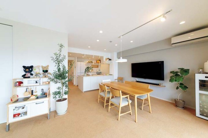 極力家具を置かないようにしてスッキリとさせたLDK