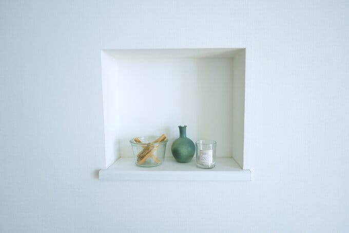 棚の横幅35cm÷1.618で、雑貨を置く幅を算出しました