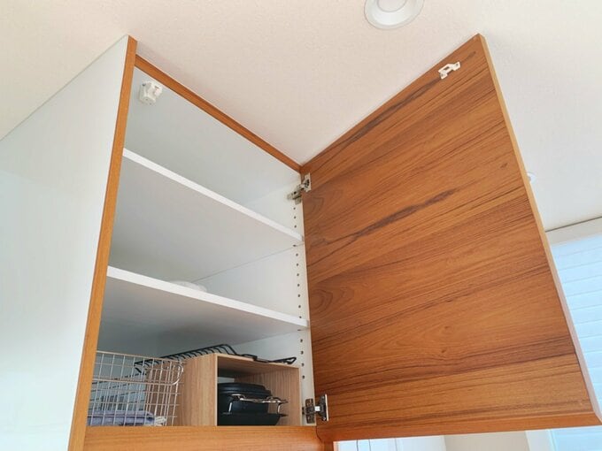 耐震ラッチのついた開き戸