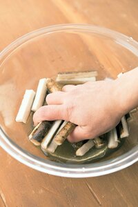 ゴボウもみ洗い