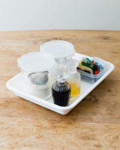 しょうゆ、酢、小麦粉、片栗粉などは一緒にトレーにまとめる