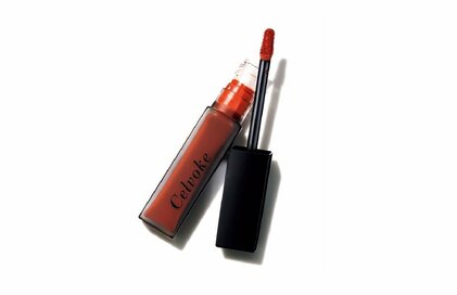 マスク移りも気にならない！マットなのにうるおうリップでシャレ感