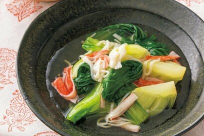 食卓が華やぐ「カニかま×チンゲン菜の煮込み」。腸活にうれしい食材が満載　