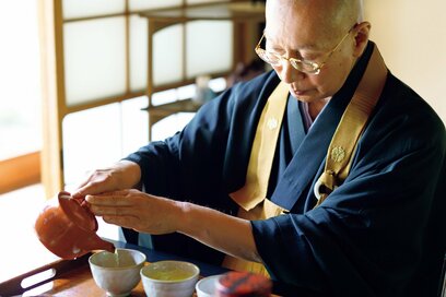 70代住職の「心が整う」朝習慣。無心の5分掃除、3年使っていないものは手放す