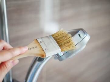 お風呂の水アカ取りの解決策。塗るだけ洗剤でピカピカに