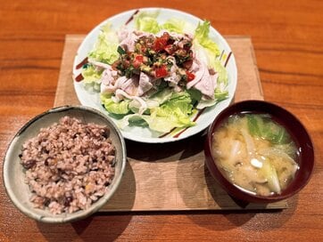 49歳料理家の「老けない食事」術。高タンパク・低脂質で元気に過ごす「平日献立」