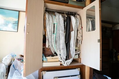 89歳父の「ものが多い実家」を5年片づけて。大変だったのは大量の使っていない服や食器