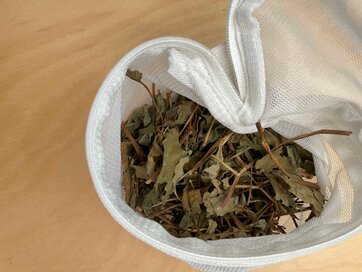 古いお茶は「薬草風呂」にして活用。梅雨の重だるさもスッキリ