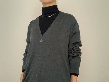 45歳「スウェットが似合わない問題」はユニクロの「メリノセーター」で解決。むしろ服を減らす結果に