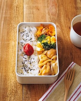 鶏肉のポン酢弁当。フライパン3品同時蒸しであっという間に完成