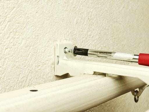 ボンドが乾いたらまたネジを取り付ける