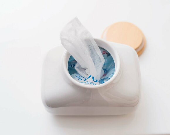 ウエットティッシュは乾燥防止の容器に入れるだけ