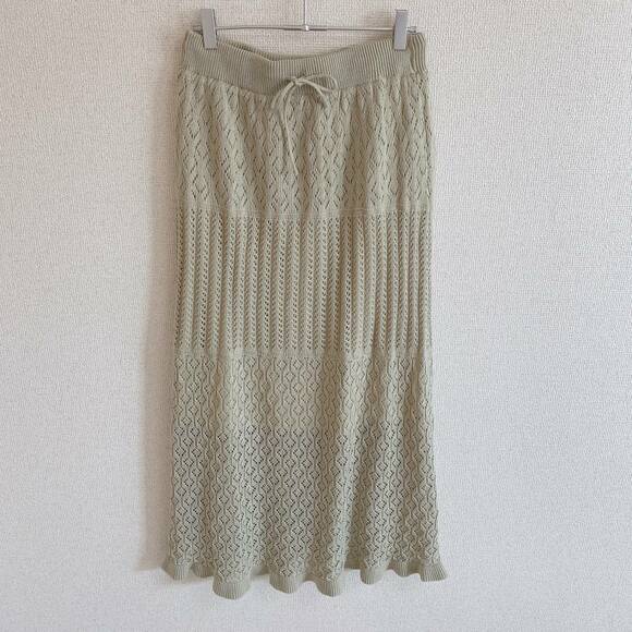 透かし編みスカート