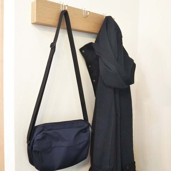 日常使いのバッグや上着を定位置に