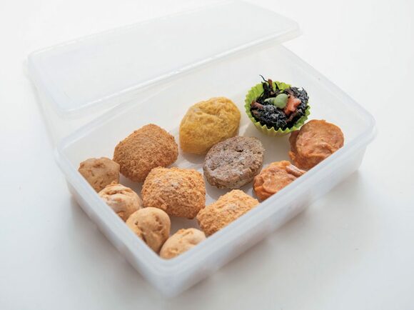 白いタッパーに冷凍品