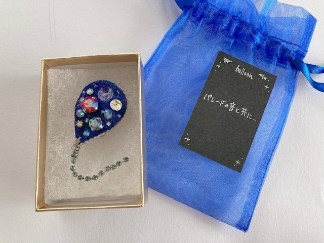 ブローチあお(1)