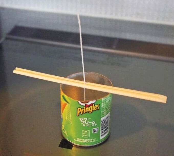 お菓子容器に割りばし