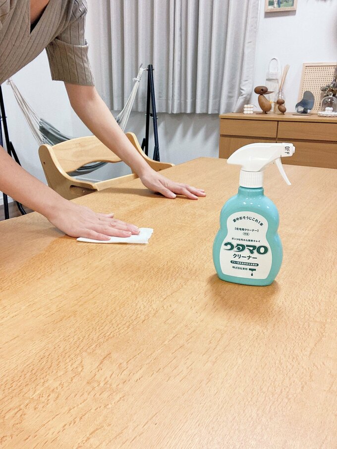 テーブルにウタマロ