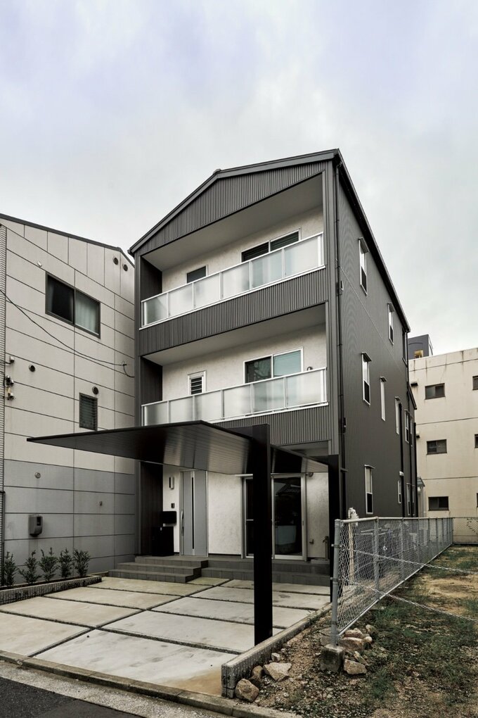 外壁には「そとん壁」とガルバリウム鋼板を採用