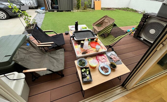ウッドデッキでバーベキュー