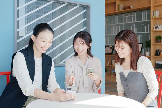 女性3人