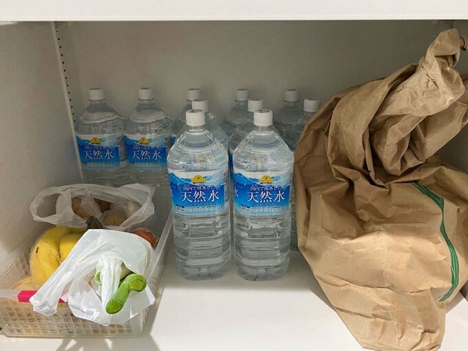 パントリーの棚に置かれているもの