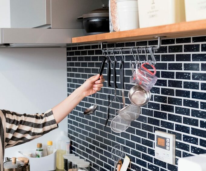 キッチンツールはバーにつるす