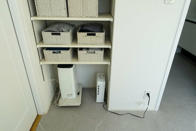 ランドリールームの収納棚