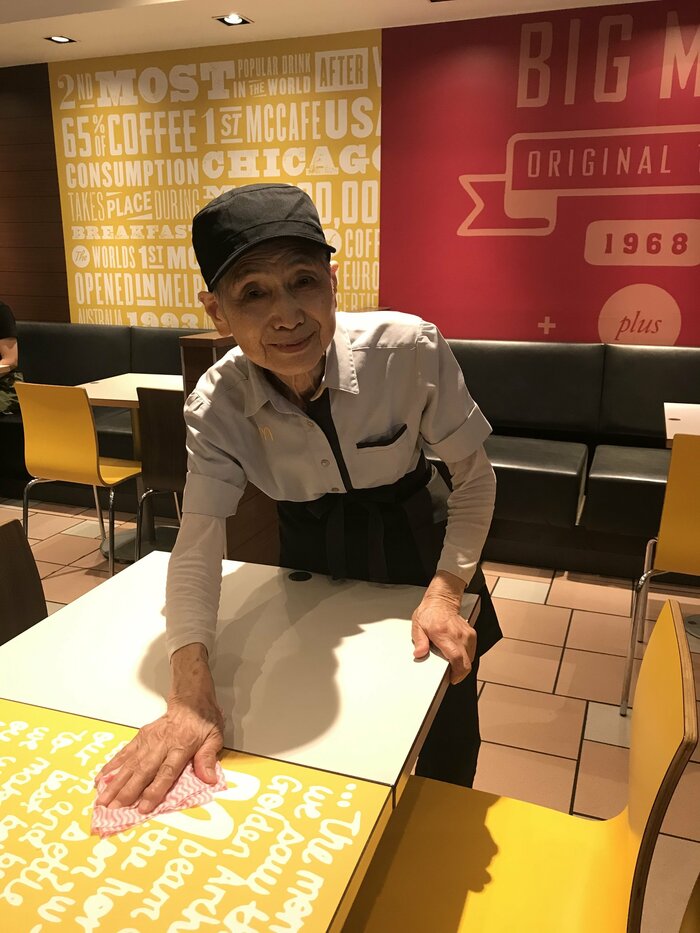 熊本在住90歳、現役マクドナルド店員。週5で働く理由と「毎日の習慣
