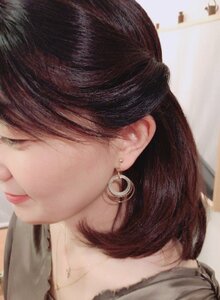 揺れるイヤリング
