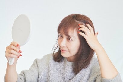40代50代、気になる白髪を隠すための4つの方法。話題の「脱白髪染め」＆「白髪ぼかし」とは？