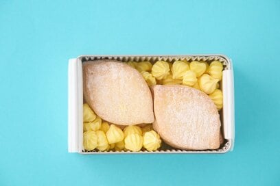 レモン型がかわいすぎる「レモンサブレ」缶。甘酸っぱいサブレとメレンゲで手が止まらない
