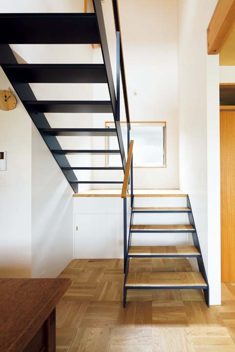 スチールと木製の階段