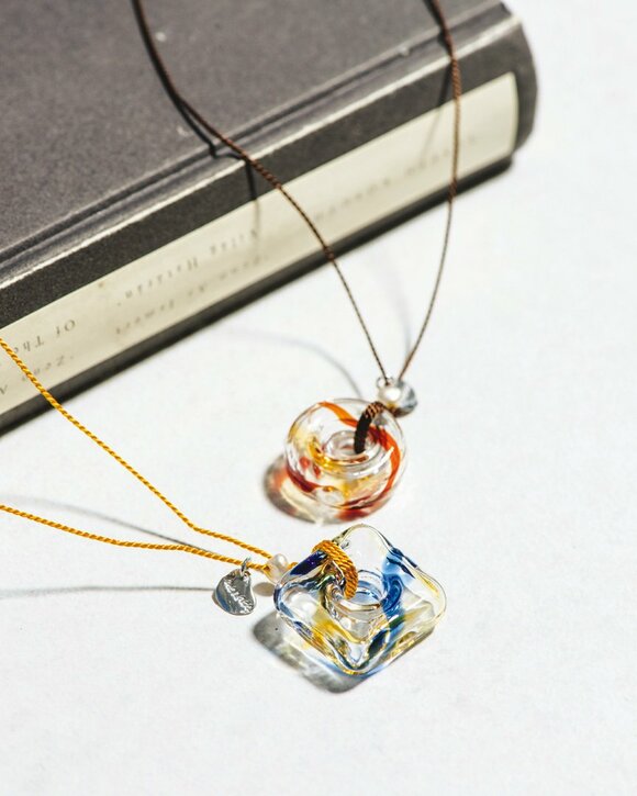 ガラス細工のペンダント