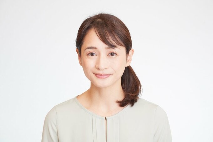 サイド結びの女性