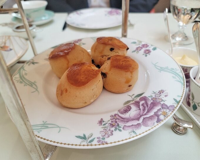本場アフタヌーンティーのスコーン