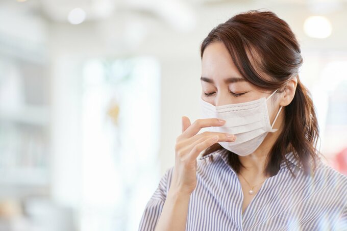 マスク姿の女性
