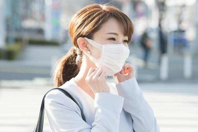 マスクをつけている女性
