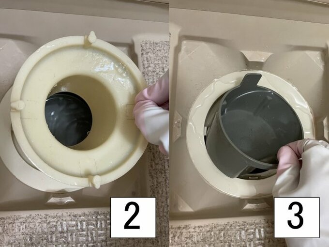 封水筒を左側に回して外し、一番下にある排水カップも持ち上げて外す