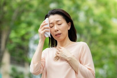 更年期の汗やのぼせ。納豆＆豆腐、簡単「ツボ押し」で対策を