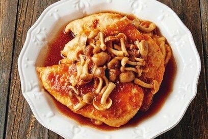 「鶏胸肉とシメジの甘酢おろしソース」レシピ。やわらかお肉が絶品
