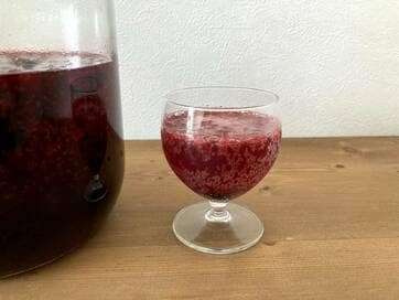 業務スーパーの冷凍フルーツで自家製シロップ。炭酸割が最高です