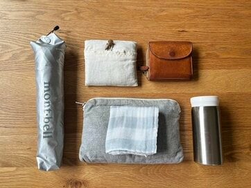 50代、年齢を重ねて見直した「バッグの中身」。ポーチで小分けするのをやめて軽量化