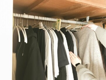 不要な服を上手に手放せるポイント5つ。100着以上から15着に減らしてわかった基準