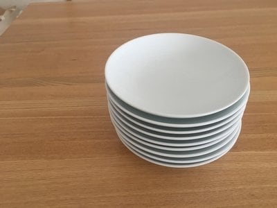 重ねられた小皿