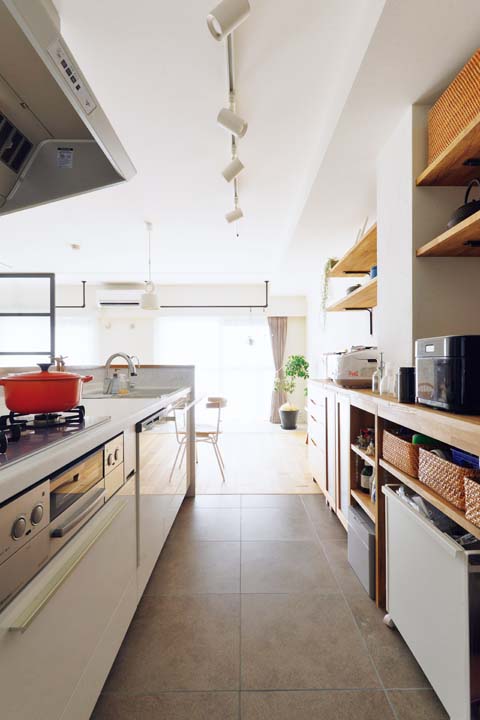 使い勝手と手入れのしやすさを重視したキッチン