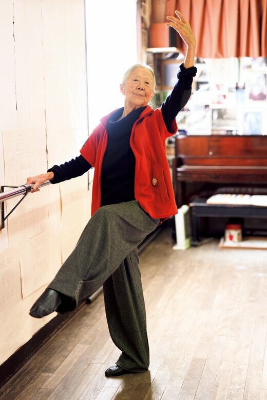 バレエをする雑賀淑子さん